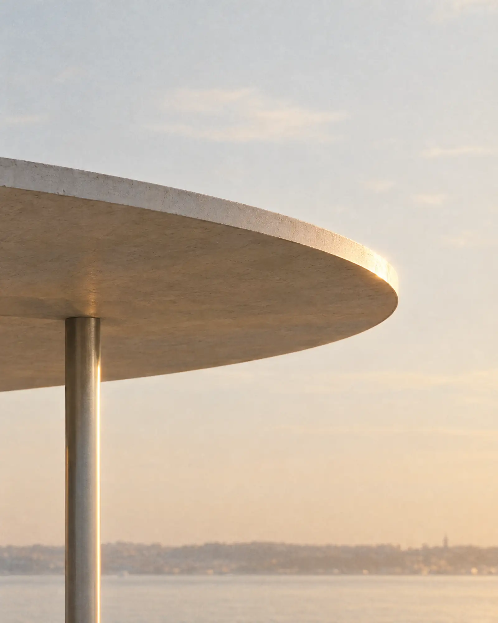 The roof edge, 90 millimetres thick